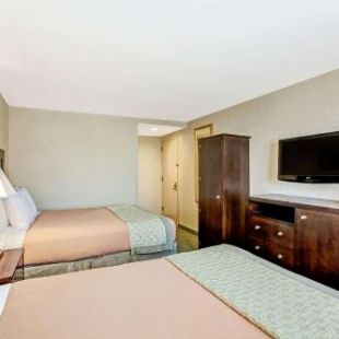 Фотография гостиницы Hillcrest Hotel Near JFK Airtrain