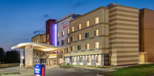 Фотография гостиницы Fairfield Inn & Suites by Marriott Warrensburg