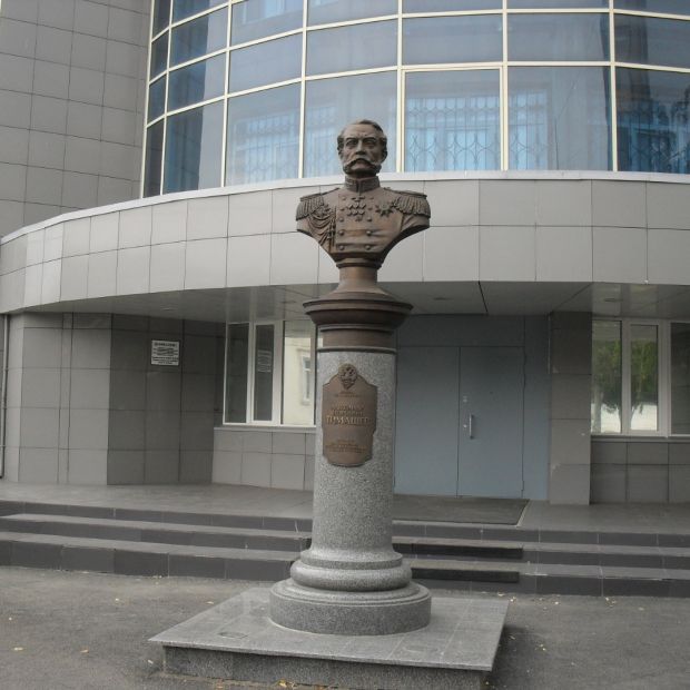 Фотографии памятника 
            Бюст А.Е.Тимашева