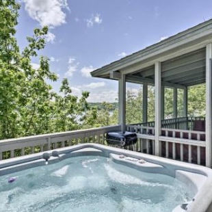 Фотография гостевого дома Resort Home with Hot Tub on Lake of the Ozarks!