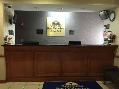 Фотография мини отеля Red Roof Inn & Suites Carrollton, GA - West Georgia