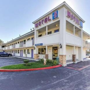Фотографии гостиницы 
            Motel 6-Fremont, CA - South