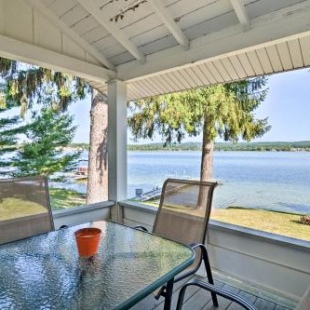 Фотография гостевого дома Petoskey Waterfront Cottage with Deck and Grill!