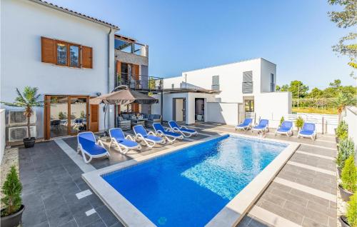 Фотография гостевого дома Nice home in Banjole with Outdoor swimming pool and 4 Bedrooms