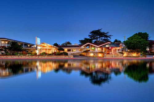 Фотография гостиницы Monterey Bay Lodge