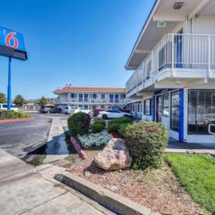 Фотографии гостиницы 
            Motel 6-Vallejo, CA - Six Flags West