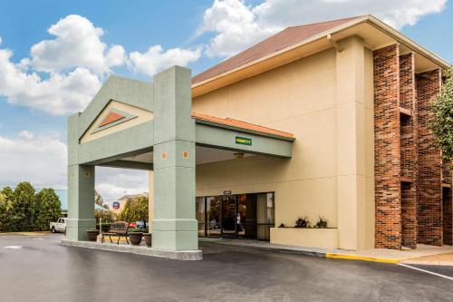 Фотография гостиницы Quality Inn Opryland Area