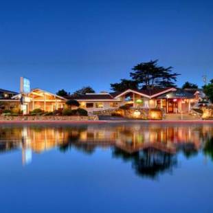 Фотографии гостиницы 
            Monterey Bay Lodge