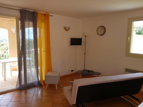 Фотография гостевого дома Maison de 2 chambres avec jardin clos et wifi a Propriano a 1 km de la plage