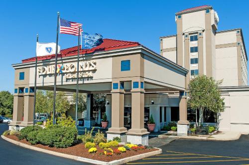 Фотография гостиницы Four Points by Sheraton Boston Logan Airport Revere