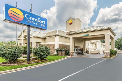Фотография гостиницы Comfort Inn & Suites Greenwood near University