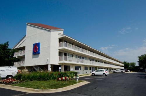 Фотографии гостиницы 
            Motel 6-Gaithersburg, DC - Washington