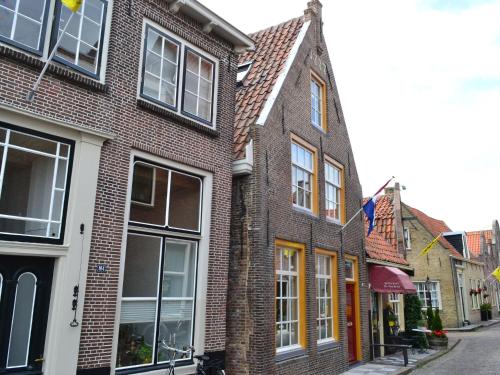 Фотография гостевого дома Listed 1777 building with whirlpool in historical Enkhuizen