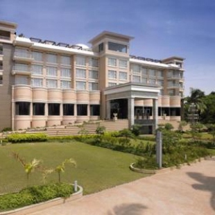 Фотография гостиницы Royal Orchid Central Kireeti-HAMPI Hospet