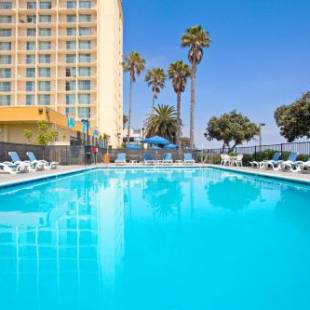 Фотографии гостиницы 
            Crowne Plaza Hotel Ventura Beach, an IHG Hotel