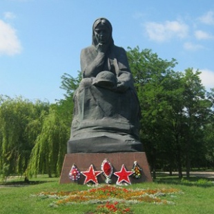 Фотография памятника Памятник Скорбящая Родина-мать