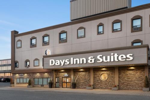 Фотография гостиницы Days Inn & Suites by Wyndham Sault Ste. Marie ON