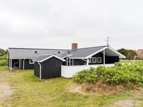 Фотография гостевого дома Holiday home Hvide Sande LII