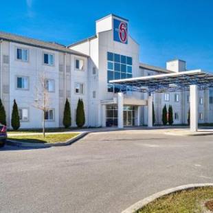 Фотографии гостиницы 
            Motel 6-Peterborough, ON