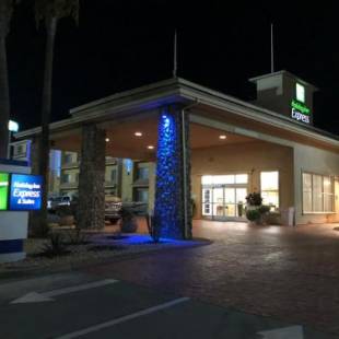 Фотографии гостиницы 
            Holiday Inn Express Corning, an IHG Hotel