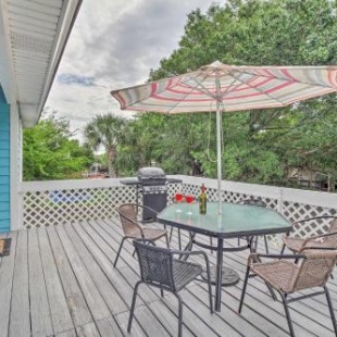 Фотография гостевого дома Tybee Island Home with Game Room and Pet-Friendly Yard!