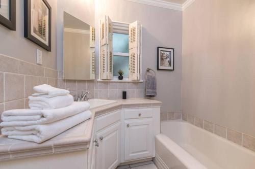 Фотографии гостевого дома 
            Stay Gia Luxury 2 Bedroom House With Heated Pool Near Universal Studios
