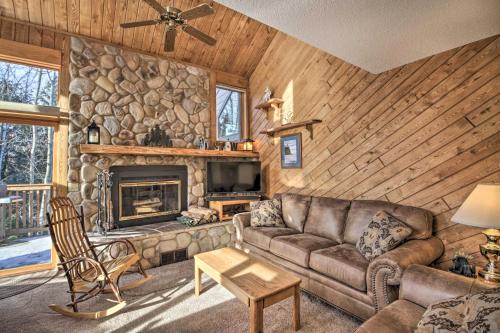 Фотографии гостевого дома 
            Lutsen Mountain Townhome - 2 Mi to Lake Superior!