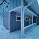 Фотография гостевого дома Villa Arktika porealtaallinen mökki Nuorgamissa Tenojoen ja tunturien vieressä