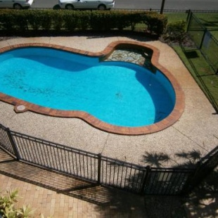 Фотография гостевого дома 2nd Floor Unit with Water Views and Pool - Karoonda Sands, Bongaree