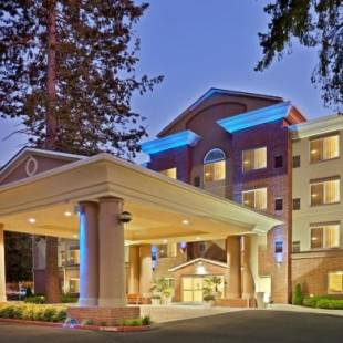 Фотографии гостиницы 
            Holiday Inn Express Hotel & Suites Lacey, an IHG Hotel