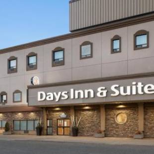 Фотографии гостиницы 
            Days Inn & Suites by Wyndham Sault Ste. Marie ON