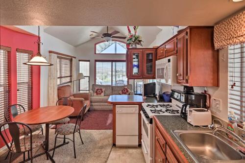 Фотография гостевого дома Lakefront Cabin Walk to London Bridge Beach!