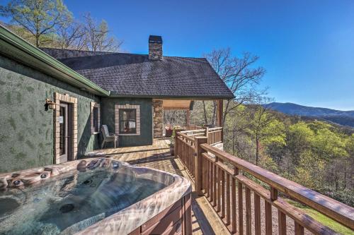Фотография гостевого дома Huge Mountain-View Home 15 Mins to Asheville!
