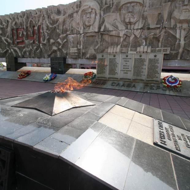 Фотографии достопримечательности 
            Памятник героям войны и труда