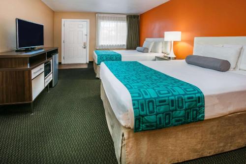 Фотография гостиницы Howard Johnson by Wyndham Flagstaff I-40 East Lucky Lane