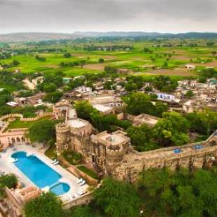 Фотографии гостиницы 
            Neemrana's - Hill Fort - Kesroli