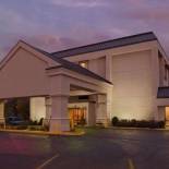 Фотография гостиницы La Quinta Inn & Suites by Wyndham St Louis Route 66