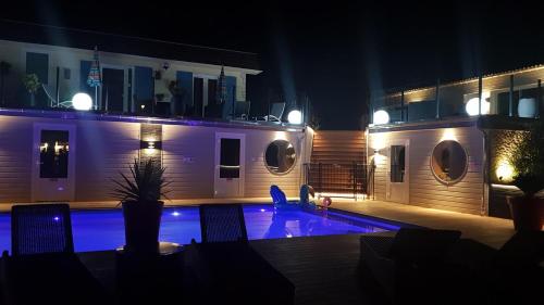 Фотография гостиницы Hotel la piscine