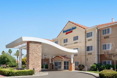 Фотография гостиницы Fairfield Inn by Marriott Visalia Sequoia