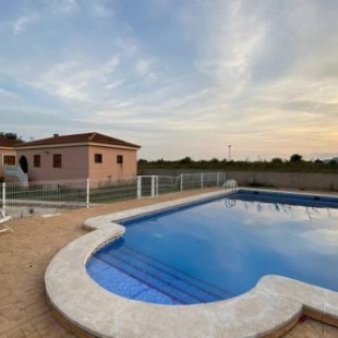 Фотография гостевого дома Villa Dolores, un chalet con piscina y barbacoa en la huerta del Segura.