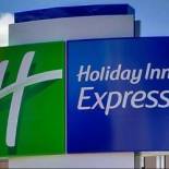 Фотография гостиницы Holiday Inn Express & Suites - Milwaukee - Brookfield, an IHG Hotel