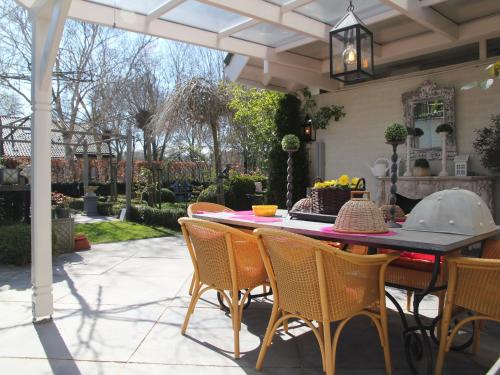 Фотография гостевого дома Cosy Holiday Home in Heiloo with Sunlit Terrace