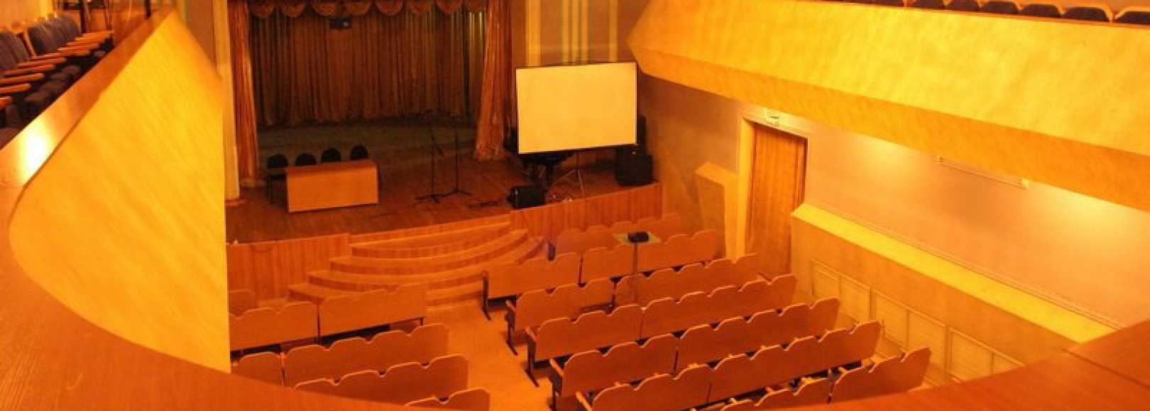 Фотография концертного зала Зрительный зал Городского Дома культуры Горно - Алтайска