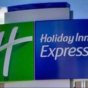 Фотографии гостиницы 
            Holiday Inn Express & Suites - Milwaukee - Brookfield, an IHG Hotel