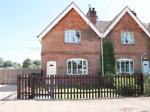 Фотографии гостевого дома 
            New Park Farm Cottage, Brockenhurst