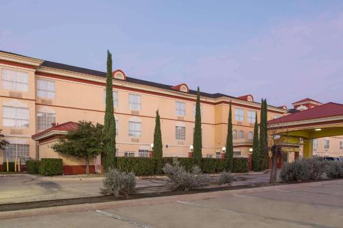 Фотографии гостиницы 
            Comfort Suites North Fossil Creek