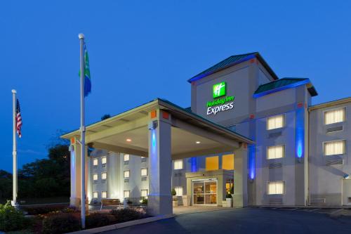 Фотография гостиницы Holiday Inn Express Irwin-PA Turnpike Exit 67, an IHG Hotel