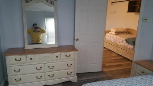 Фотография гостевого дома 12 Ashworth Ave suites