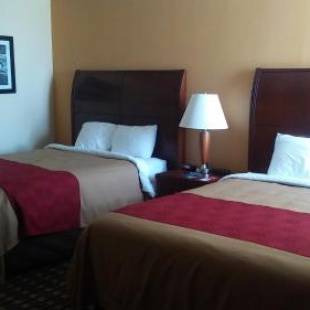 Фотографии гостиницы 
            Econo Lodge Inn & Suites Brookings