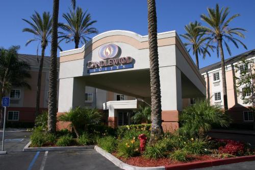 Фотография гостиницы Sonesta Simply Suites Orange County Airport